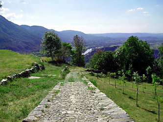 File:Roman-road-below-nogalio.jpg